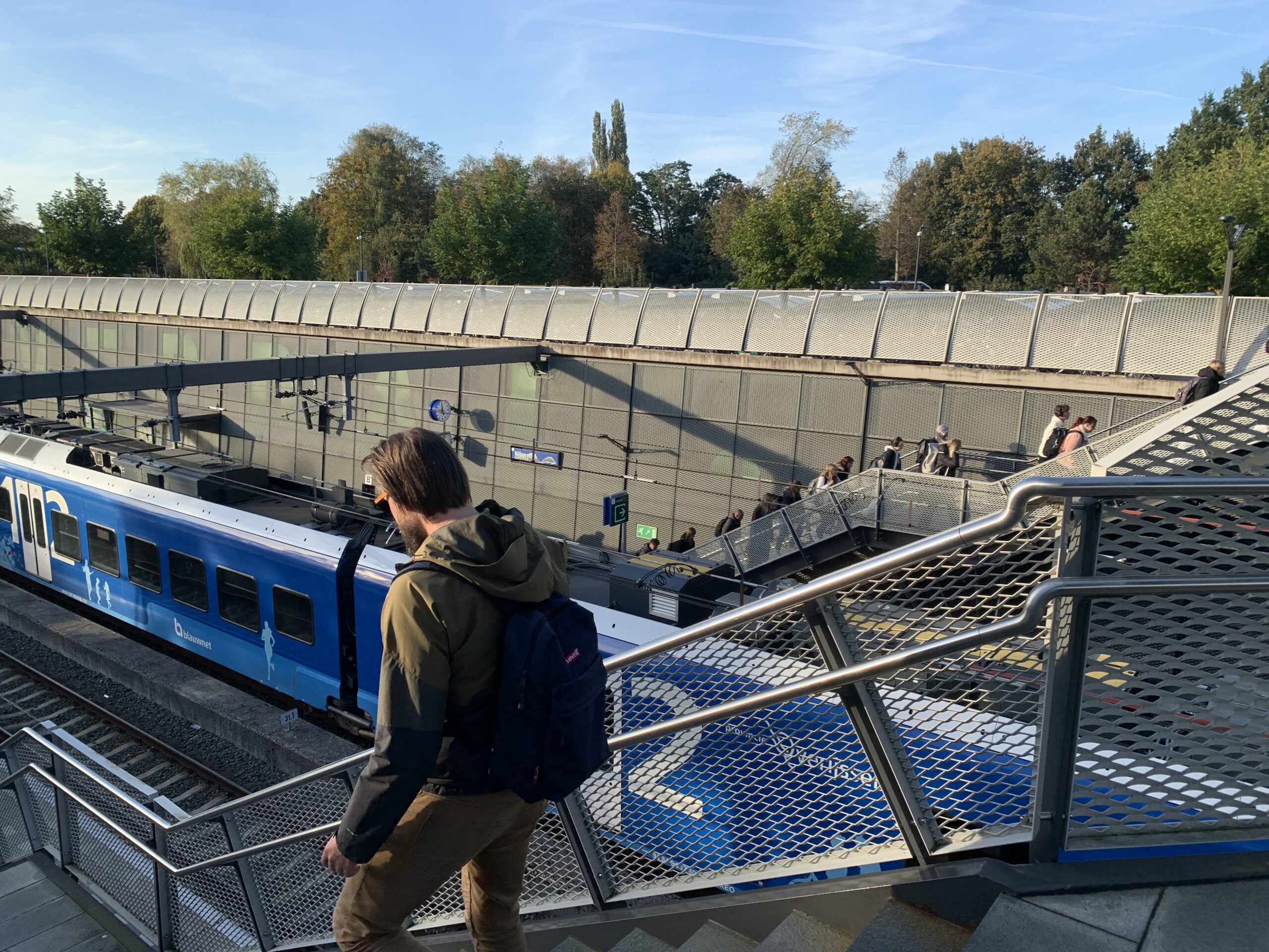 Reizigers tevreden over Hellendoornse stations