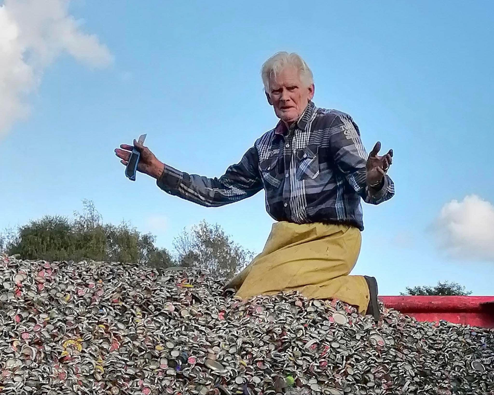 Twee containers vol dopjes voor het Diabetes Fonds