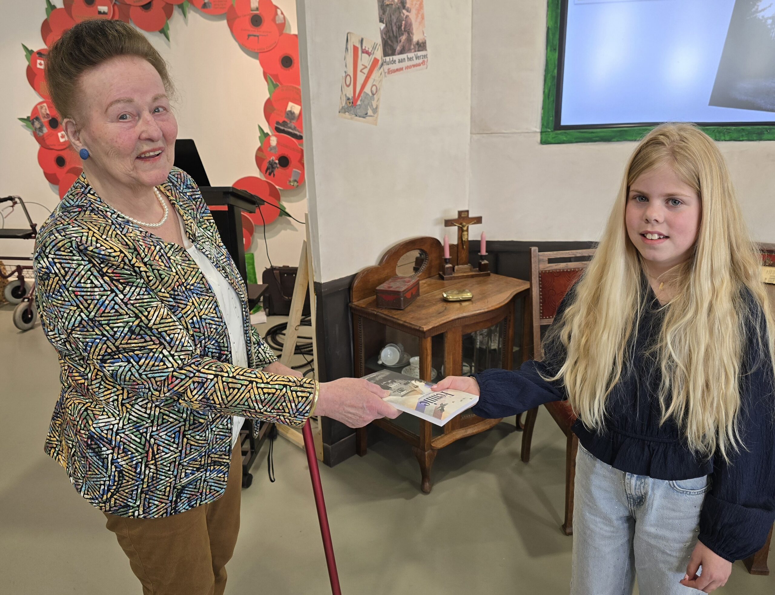 Een negentigjarige schenkt haar oorlogsverhaal aan een negenjarige