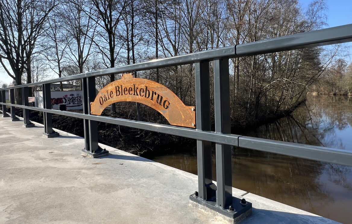 Brug Kerkstraat Nijverdal heet Oale Bleekebrug