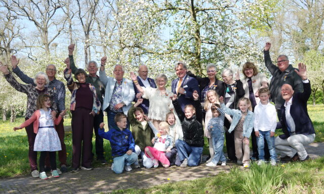 Koninklijk zonnetje schijnt voor twaalf Hellendoorners