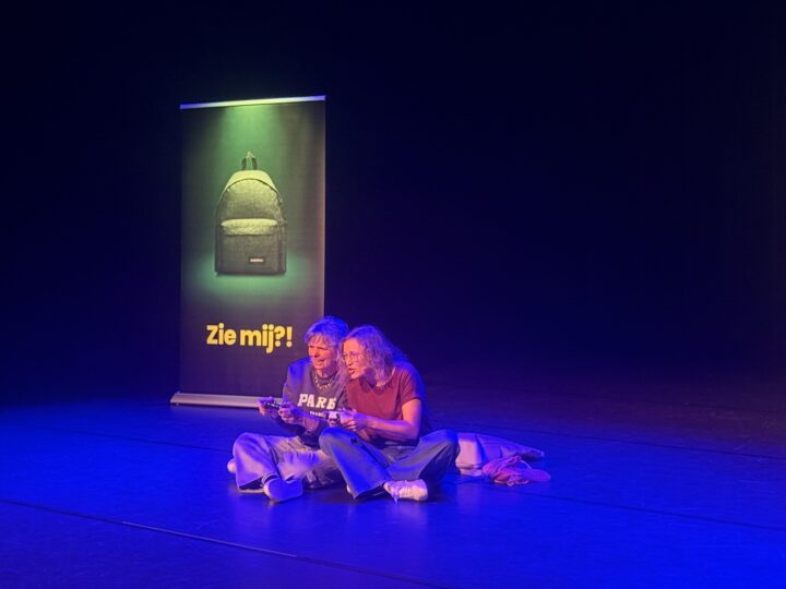 Jonge mantelzorgers krijgen een stem in de voorstelling Zie Mij?